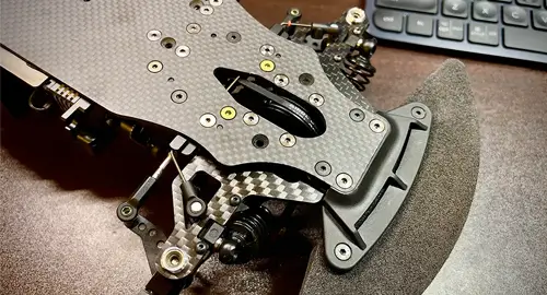 RCカー用サスアームを製作 | 純正品では他パーツと干渉してしまう課題を解決