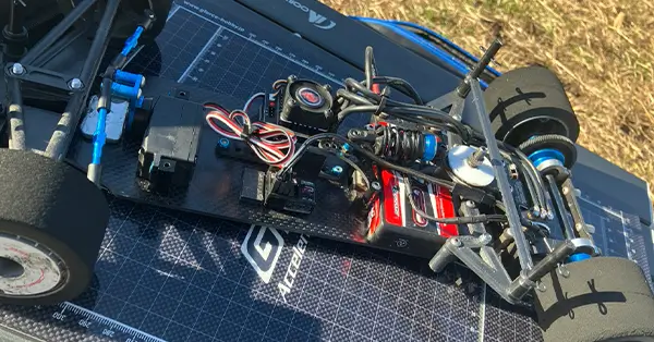 ラジコンカー：シャーシ