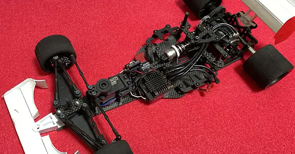 ラジコンカー：ナックルプレートなど