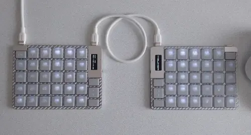 シルバーカーボンで薄さと強度を両立したキーボード用トッププレート製作